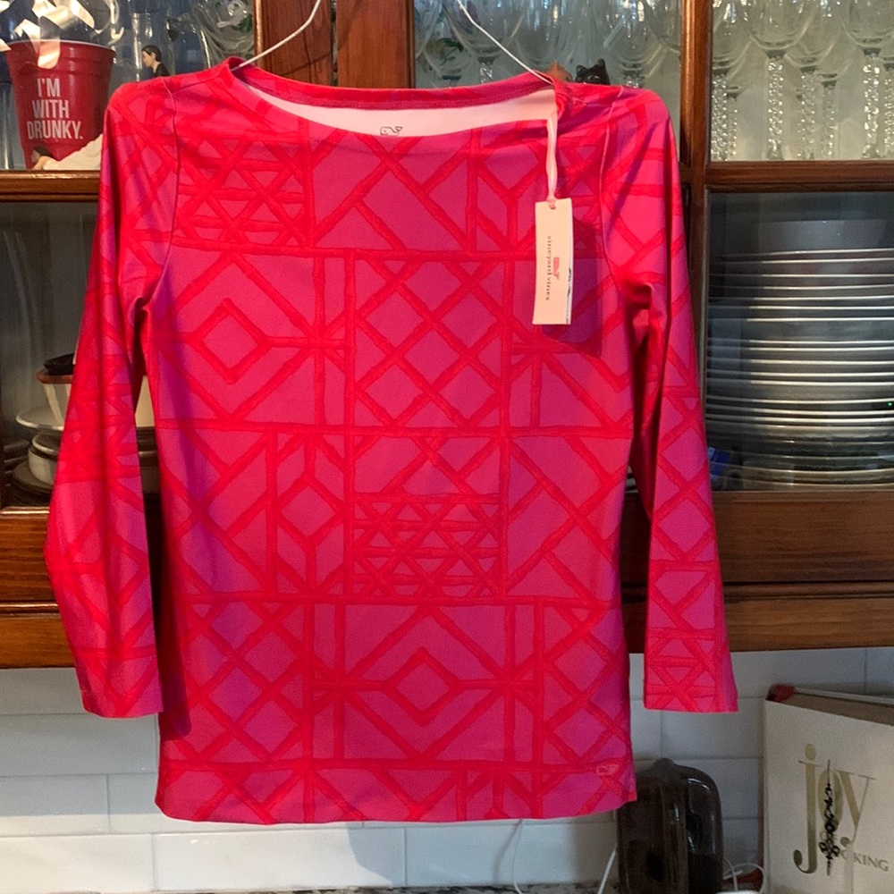 Vineyard Vines printed‎ UPF simple boatneck tee in raspberry rose. NWT. 78